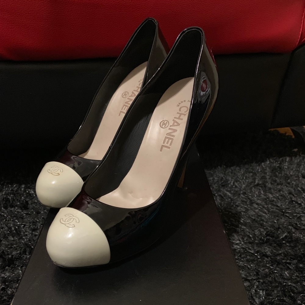 Chanel black & white pumps
